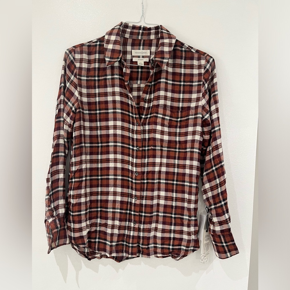 Treasure & bond boyfriend shirt in ivory/rust barclay plaid size XS.